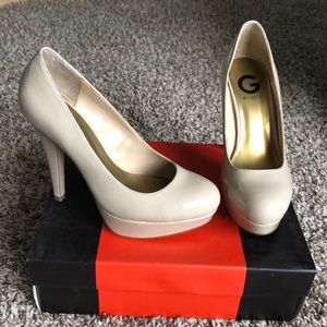 Nude shiny platform heels